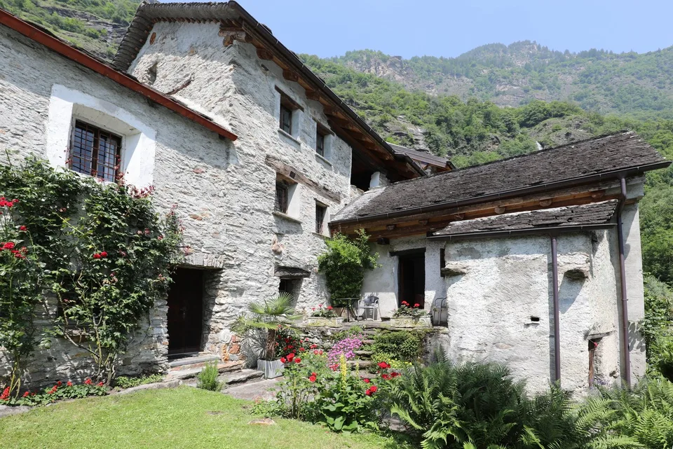 Einmaliges Rustico im schönen Bleniotal mit grossem Garten und schöner Sicht in Motto