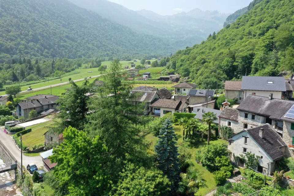 Einmaliges Rustico im schönen Bleniotal mit grossem Garten und schöner Sicht in Motto