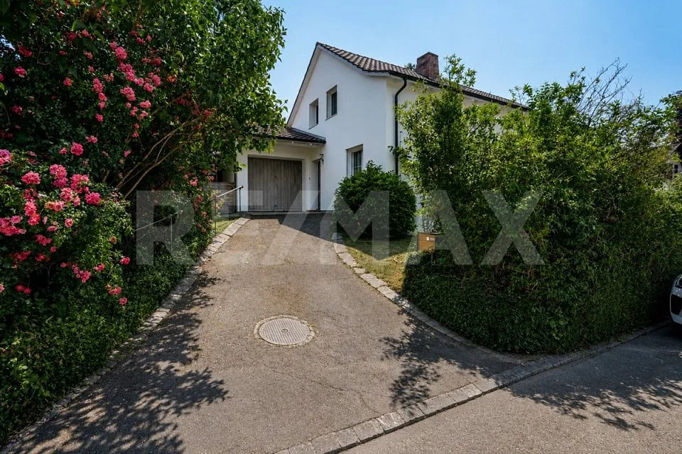 Vivere con vista Casa unifamiliare indipendente in una posizione privilegiata a Urdorf