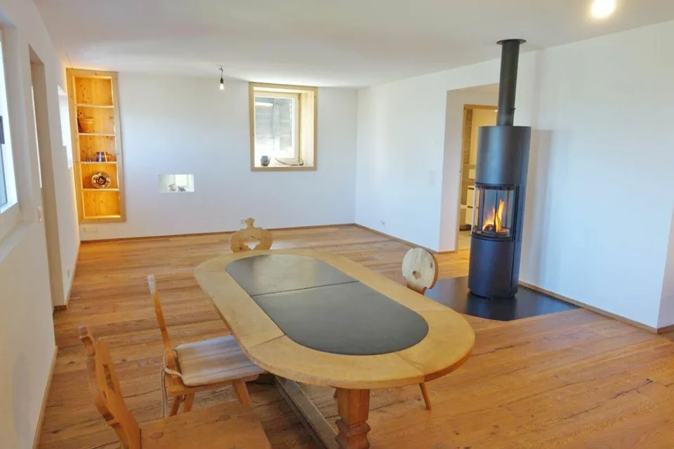 4.5-Zimmer-Ferienwohnung Nr. 1 in einem historischen Zweifamilienhaus in Luven