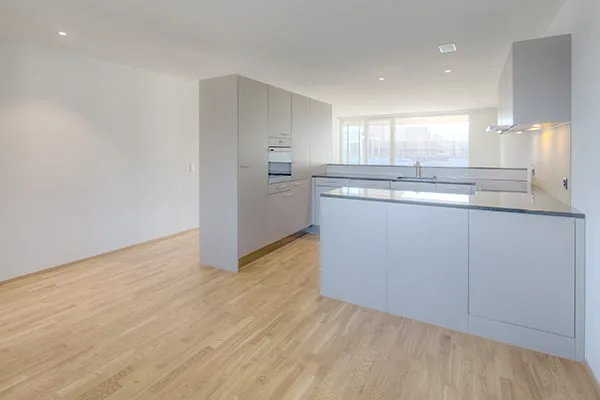 Moderne Attikawohnung im Aarberg-Center