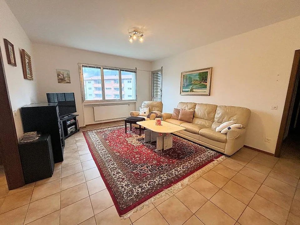 Coldrerio - Ampio 3.5 locali con giardino condominiale