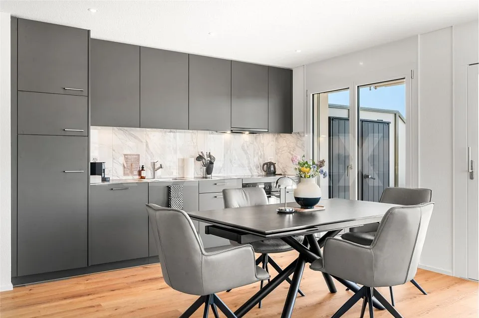 Magnifique attique meublé de 2,5 pièces avec terrasse de 65 m² à Avenches