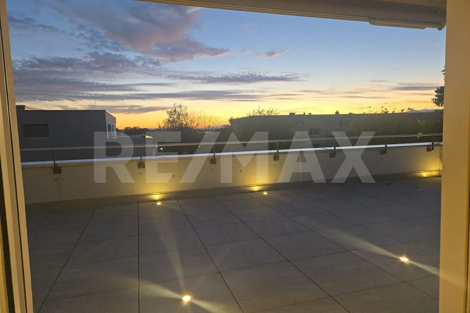 Magnifique attique meublé de 2,5 pièces avec terrasse de 65 m² à Avenches – photo 6 sur 13