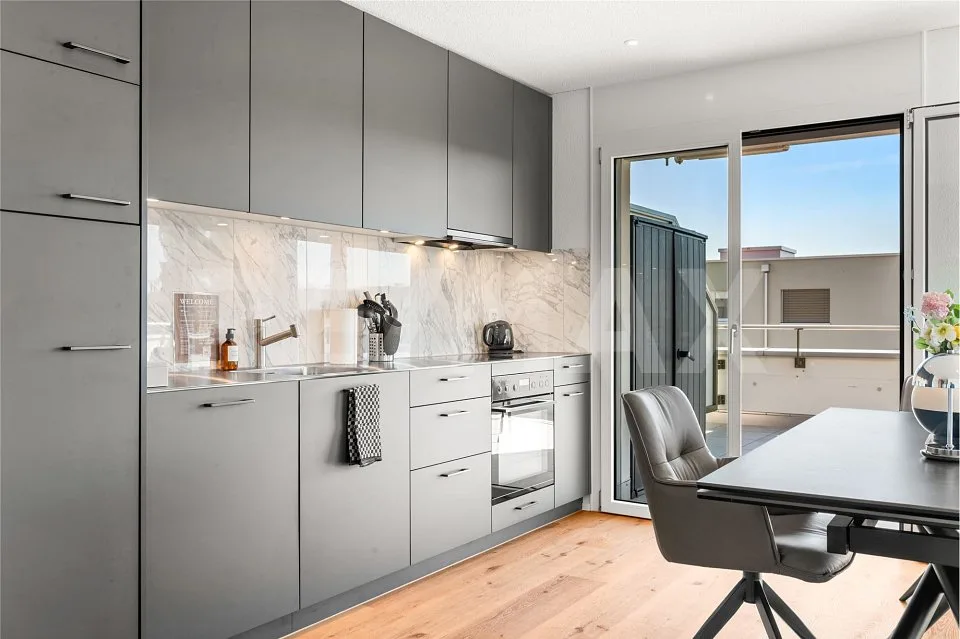 Magnifique attique meublé de 2,5 pièces avec terrasse de 65 m² à Avenches – photo 9 sur 13
