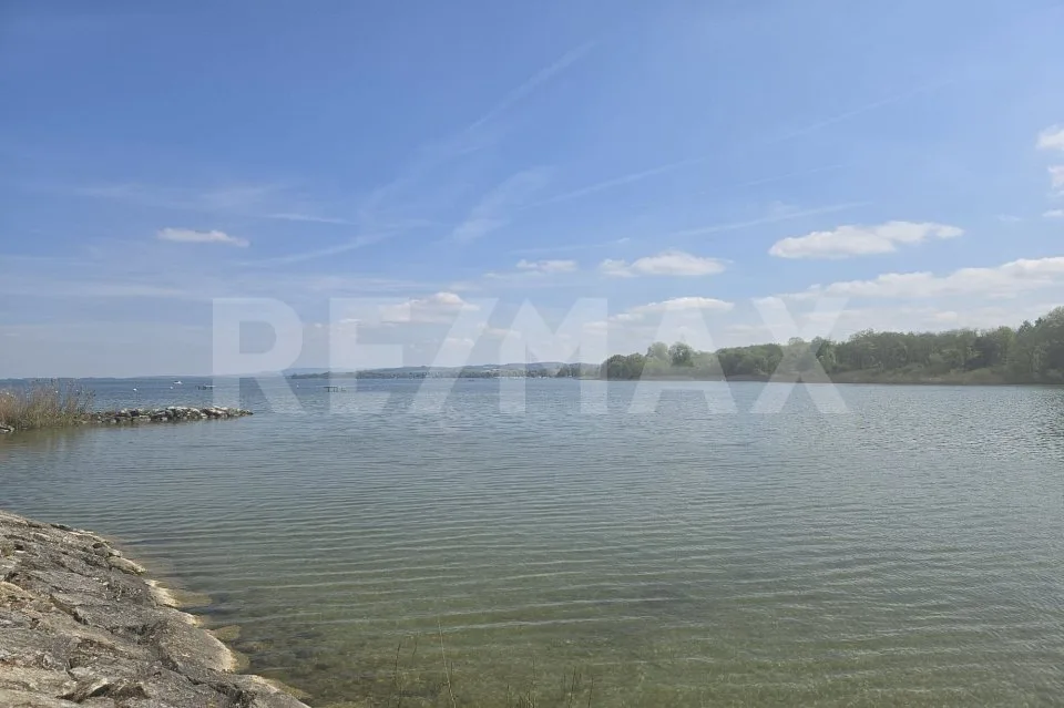 Magnifique attique meublé de 2,5 pièces avec terrasse de 65 m² à Avenches – photo 7 sur 13
