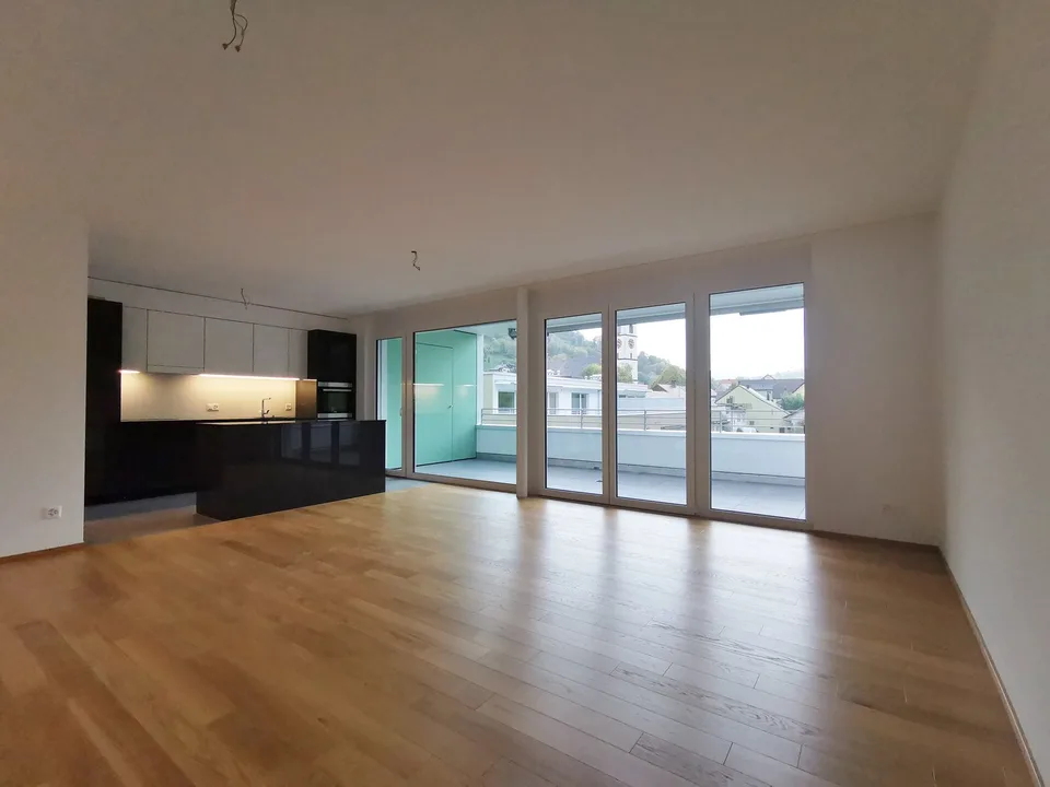 Moderne, helle 3.5-Zimmerwohnung 1.OG re / B5