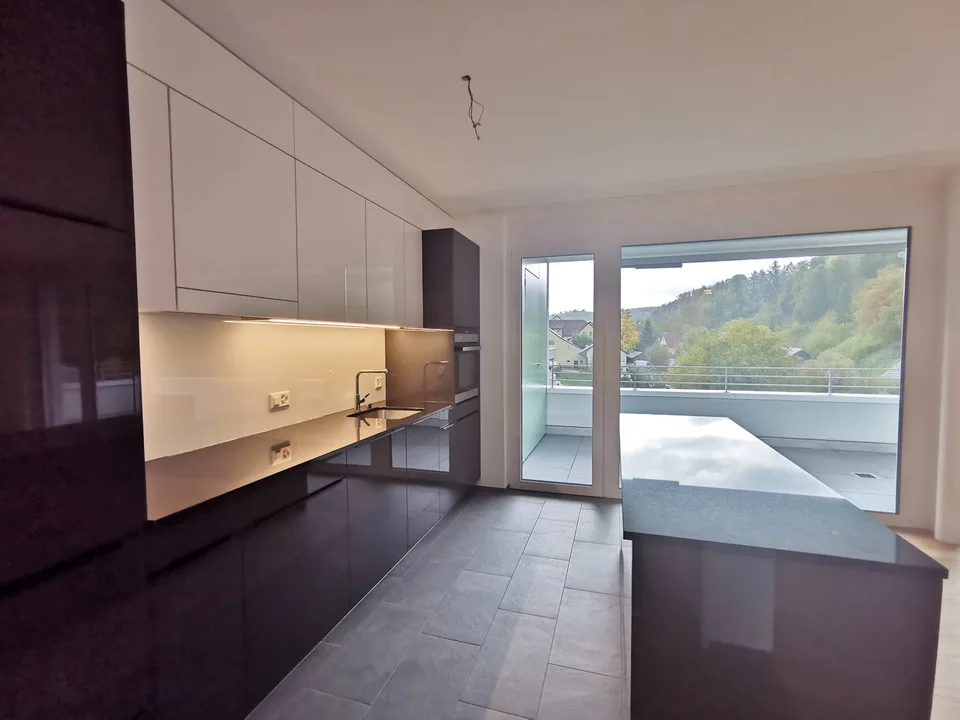 Moderne, helle 3.5-Zimmerwohnung 1.OG re / B5