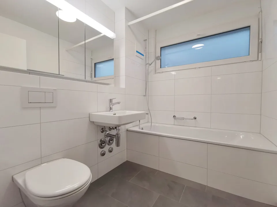 Moderne, helle 3.5-Zimmerwohnung 1.OG re / B5