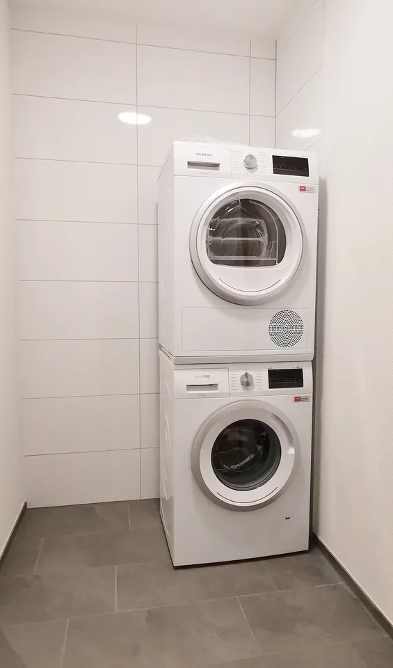 Moderne, helle 3.5-Zimmerwohnung 1.OG re / B5