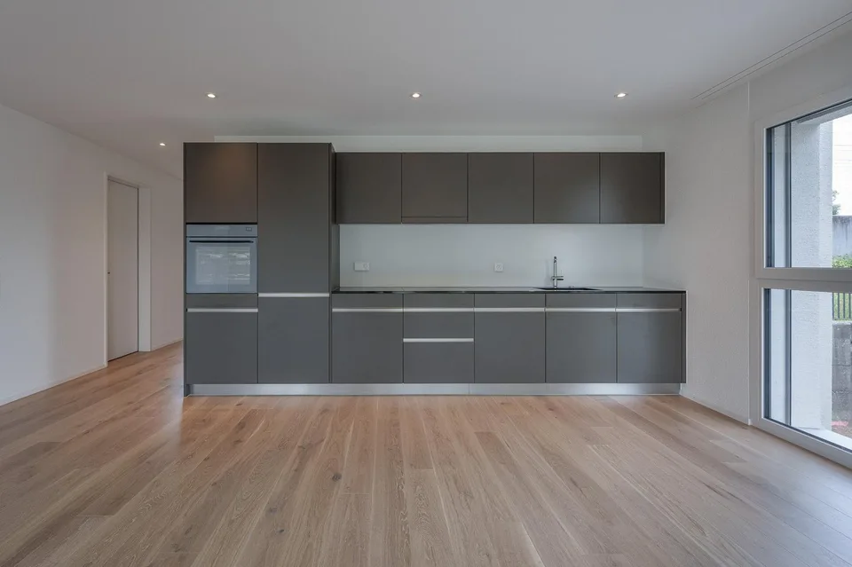 Modern wohnen in Zürich-Seebach - helle 3.5-Zimmerwohnung mit Balkon