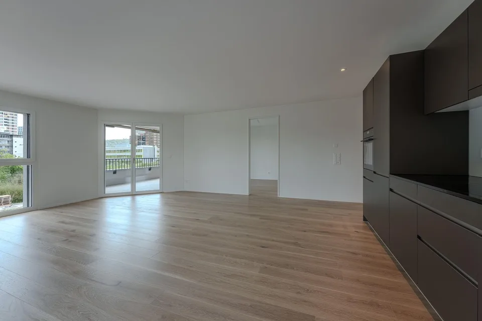 Vivere in modo moderno a Zürich-Seebach - appartamento di 3,5 locali luminoso con balcone