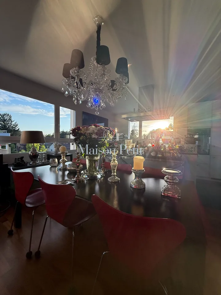 Alba. Tramonto. Seebach. Questa attica è per tutti coloro che cercano la pace, vogliono vivere in centro e con stile.
