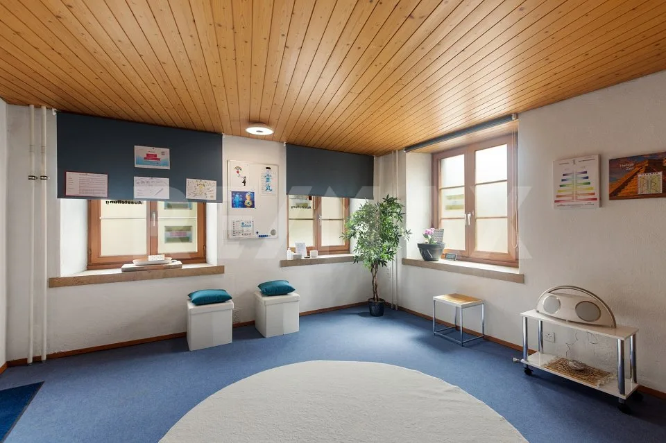 5.5-Zi.-Wohnhaus mit Gewerbe- und Ladenfläche – Foto 9 von 12