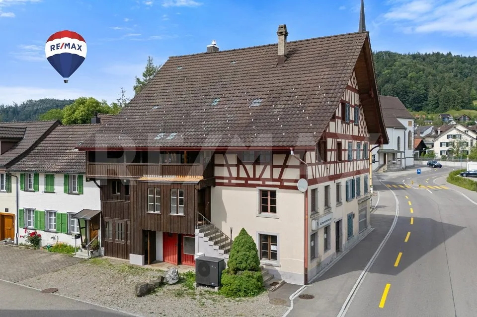 5.5-Zi.-Wohnhaus mit Gewerbe- und Ladenfläche