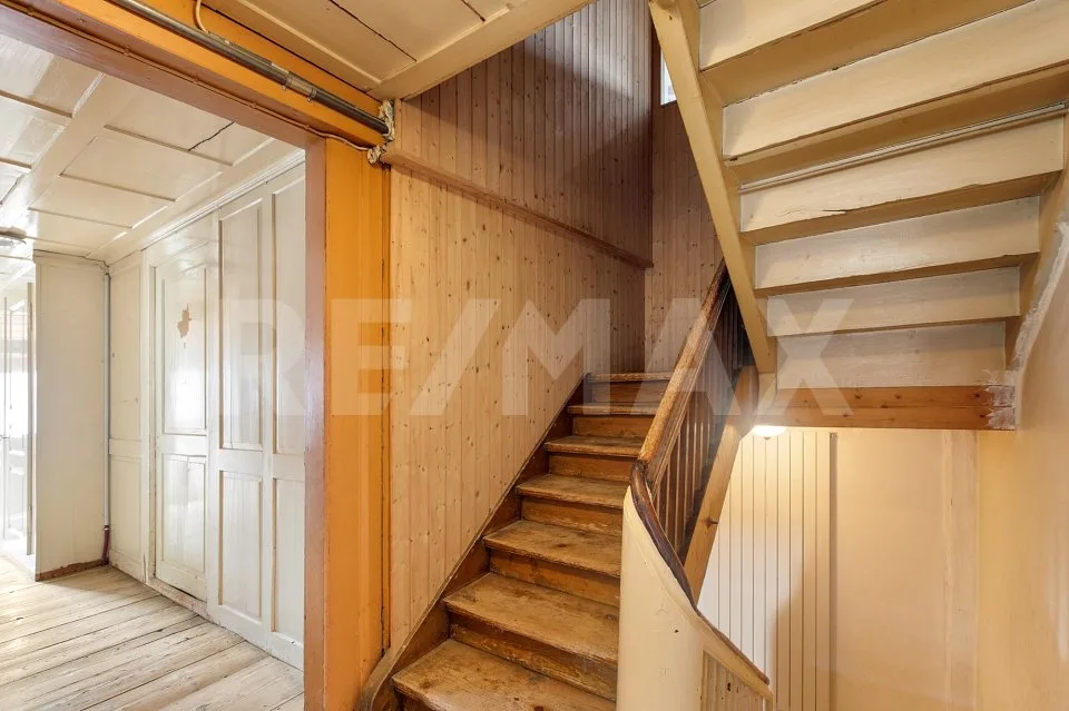 Maison d'habitation de 5,5 pièces avec espace commercial et de vente