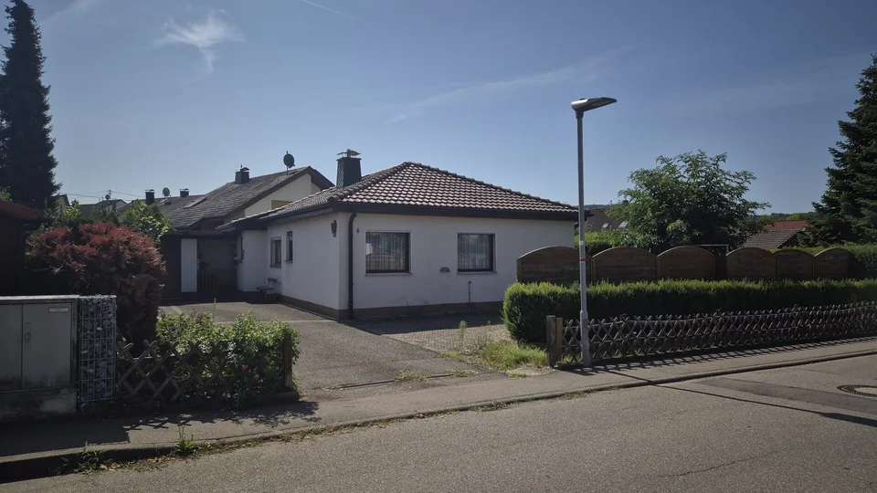 Lauchringen - Bungalow adapté aux personnes âgées d'environ 98 m²