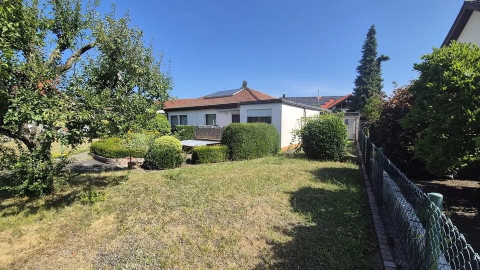 Lauchringen - Bungalow adapté aux personnes âgées d'environ 98 m²