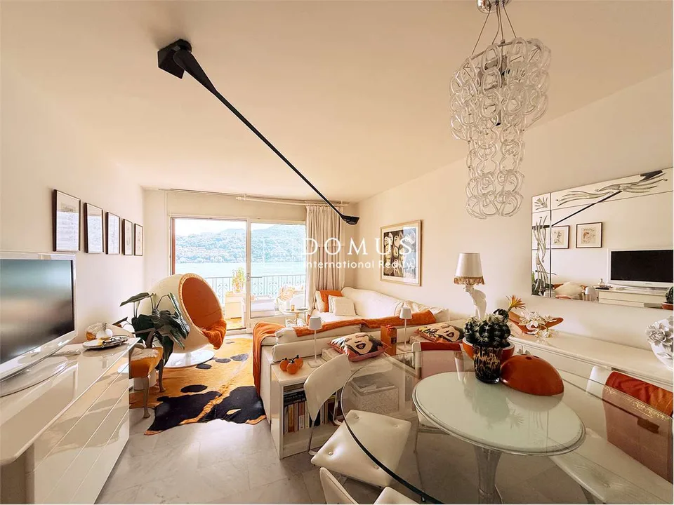 2,5 Zimmer mit Seeblick, Pool und Bootsliegeplatz