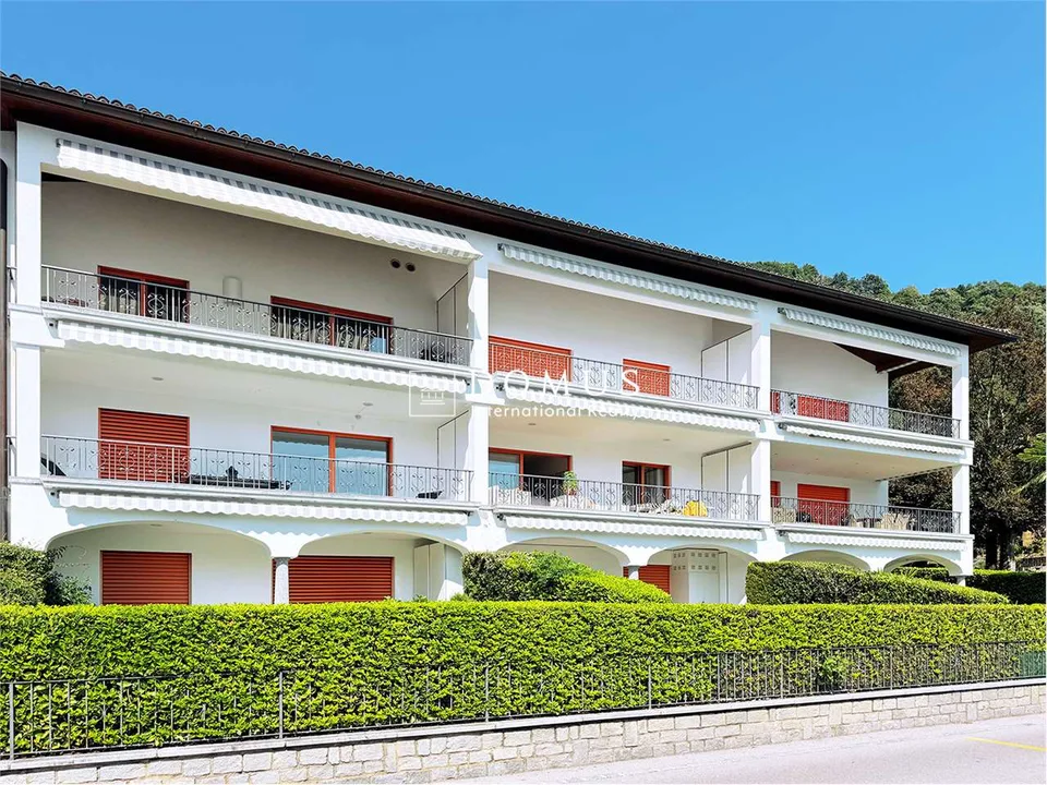 2.5 rooms with lake view, pool and boat mooring – photo 10 of 10