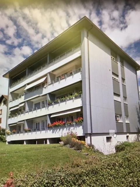 Geräumige Wohnung, derzeit in teilweiser Renovierung...