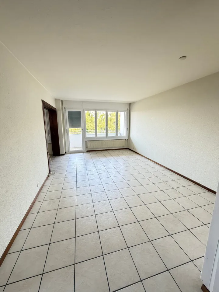 Geräumige Wohnung, derzeit in teilweiser Renovierung...