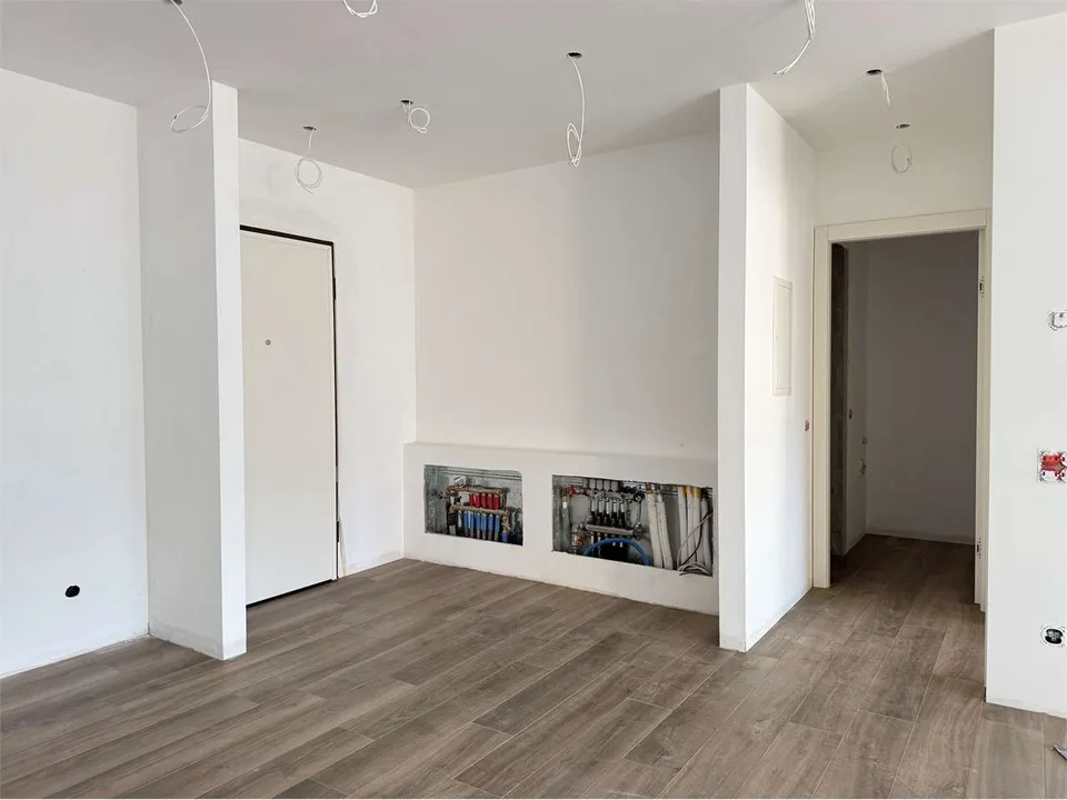 Lake view, new 2.5-room apartment with terrace – photo 10 of 13