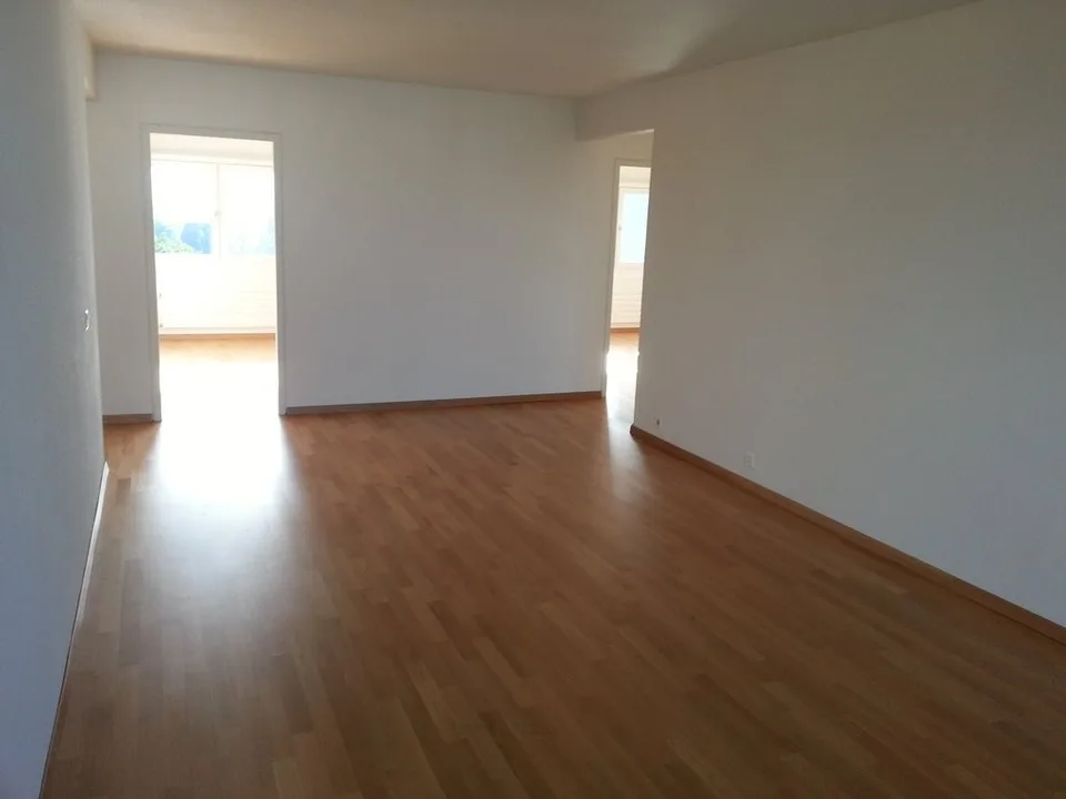 Grosser Balkon und Aussicht über den Zugersee