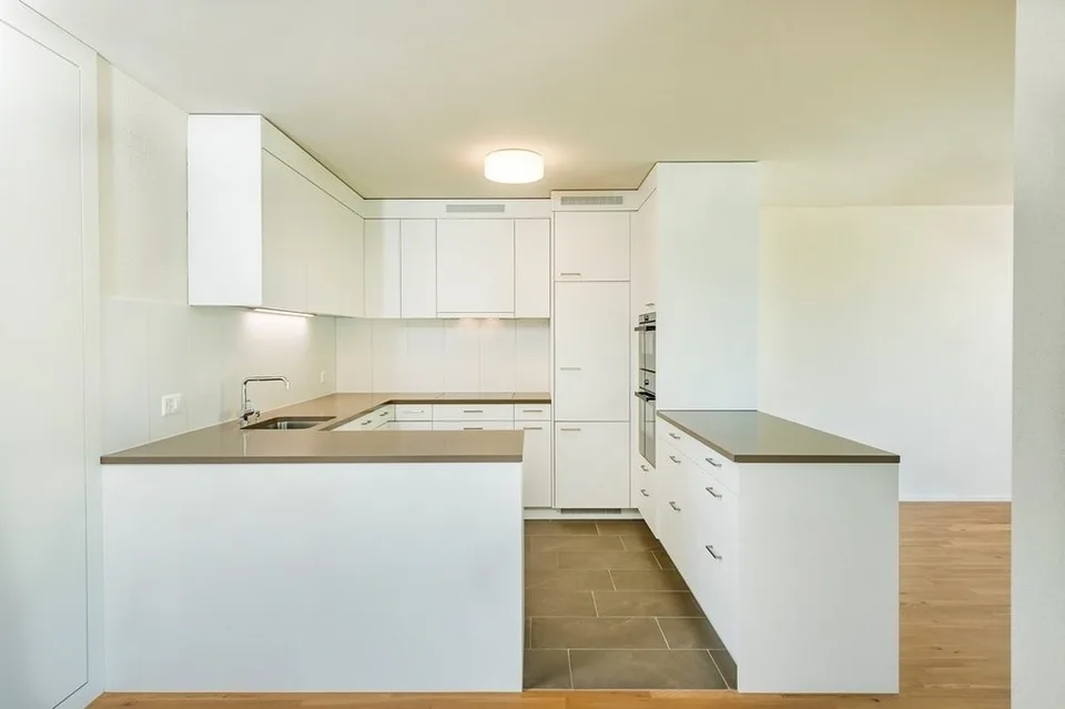 Moderne und grosszügige 4.5 Attika-Wohnung mit Seesicht!