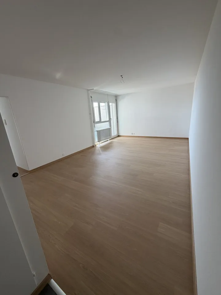 Appartamento di tre locali al 14° piano nel quartiere di Longemalle