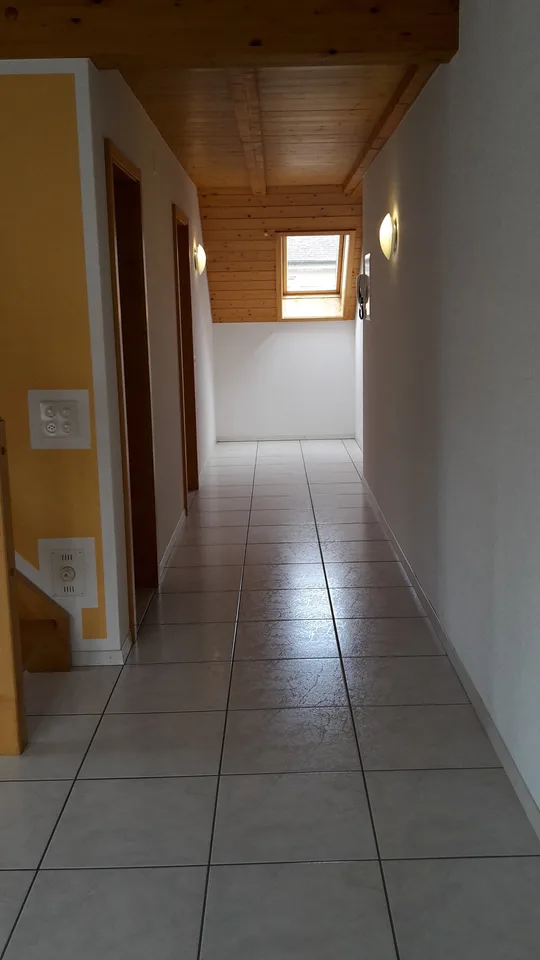Charmante Dachwohnung im ländlichen Mühleberg zu vermieten