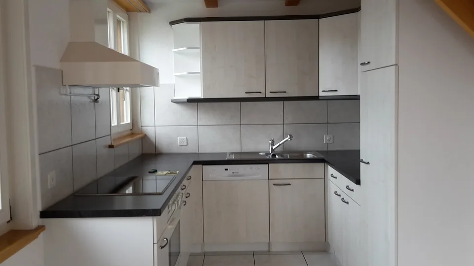 Charmante Dachwohnung im ländlichen Mühleberg zu vermieten