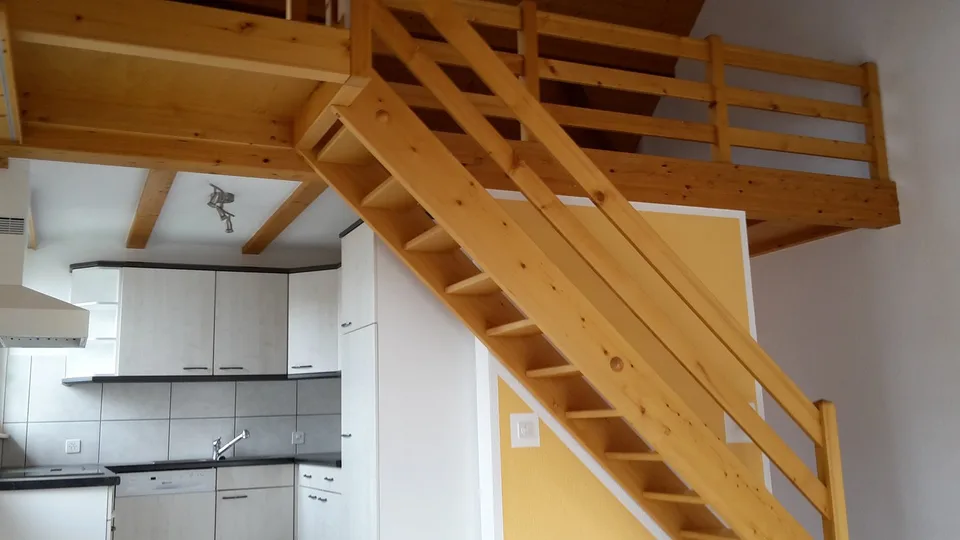 Charmante Dachwohnung im ländlichen Mühleberg zu vermieten