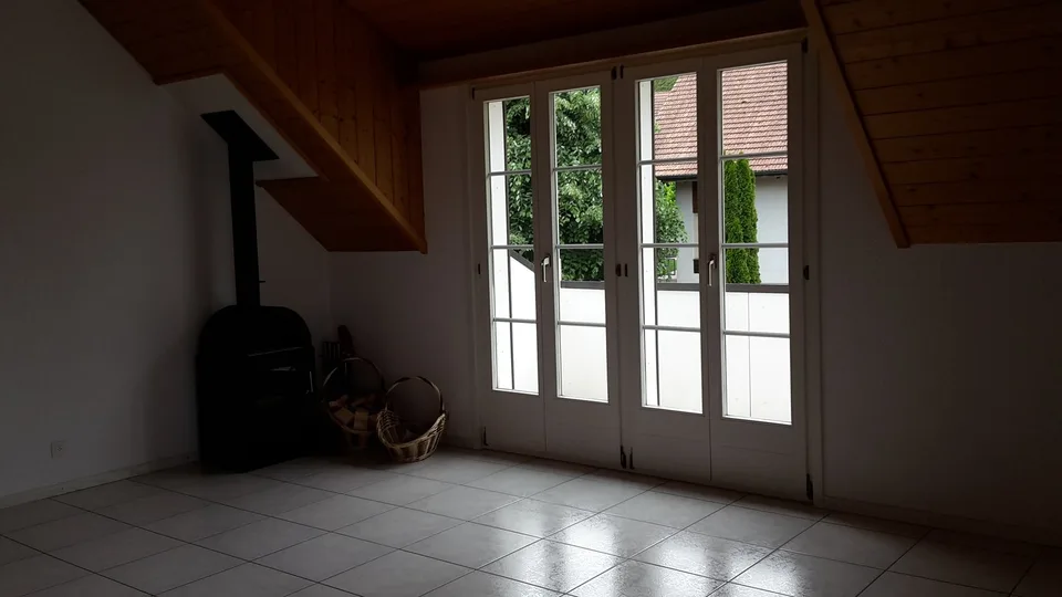 Charmante Dachwohnung im ländlichen Mühleberg zu vermieten