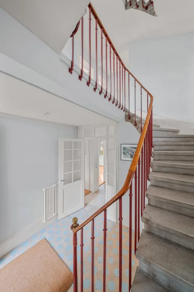 Elegante villa di carattere a Losanna con vista sul lago e potenziale di sviluppo. – foto 21 di 25