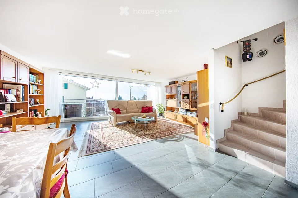 Sonnige 4½-Zimmer-Maisonettewohnung mit See- und Bergsicht in Gersau