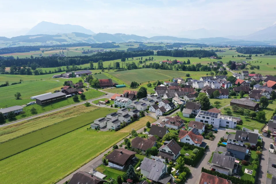 Freistehendes 6½-Zimmer-Einfamilienhaus (Neubau) nur 20 Min. von Zug entfernt – Foto 8 von 15