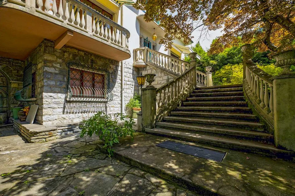 Villa avec magnifique parc et court de tennis