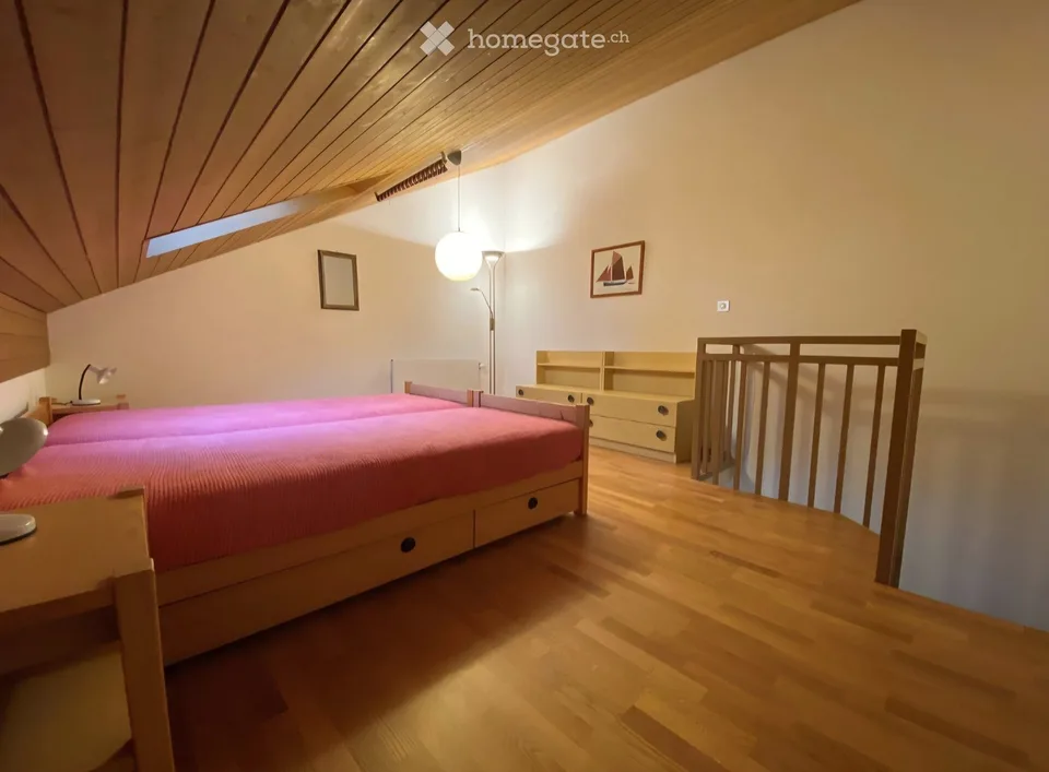 Charming 2.5-room attic apartment in Bassersdorf, furnished