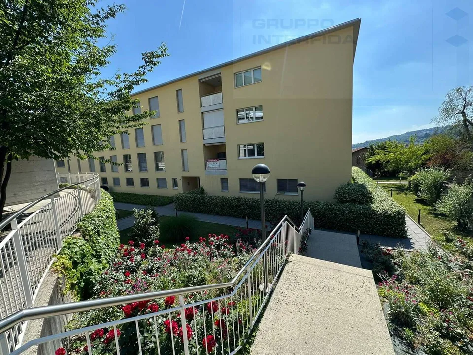 SPAZIOSO APPARTAMENTO CON GIARDINO IN CONDOMINIO SIGNORILE
