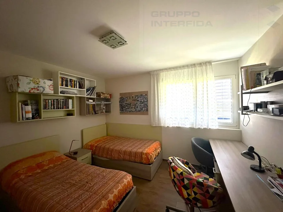 SPAZIOSO APPARTAMENTO CON GIARDINO IN CONDOMINIO SIGNORILE – foto 9 di 13