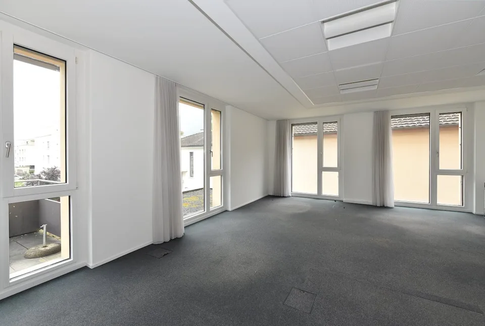 Locaux de bureau au centre de Stans