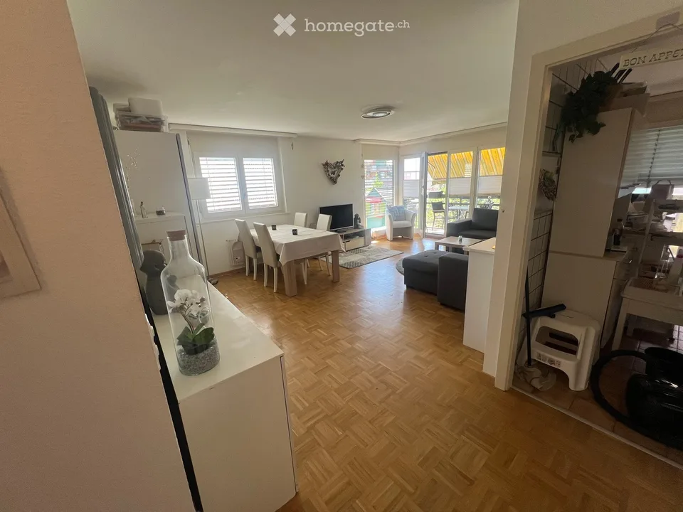 Ampio appartamento di 2,5 locali arredato con balcone a Clarens