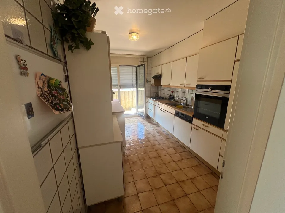 Ampio appartamento di 2,5 locali arredato con balcone a Clarens