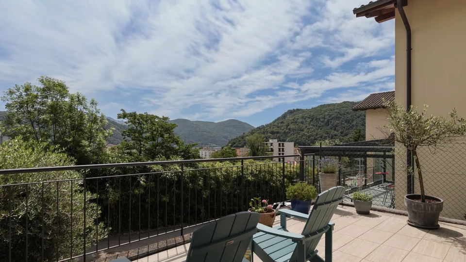 Affascinante casa di 5.5 locali con terrazza da sogno a Caslano