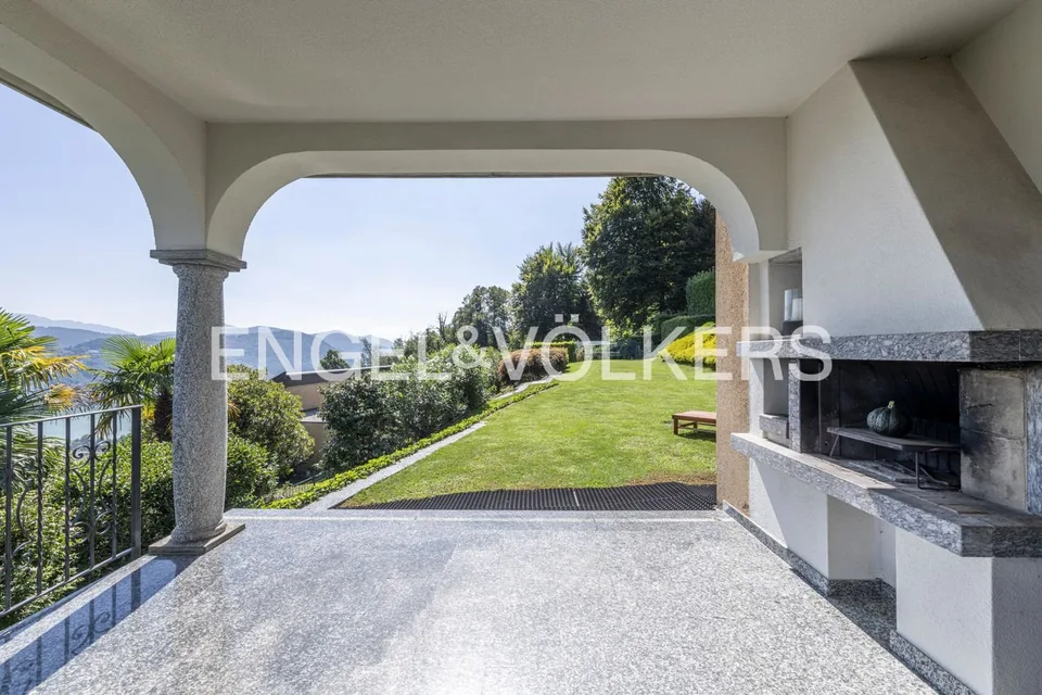 Einladende Villa mit großem Garten und Seeblick – Foto 11 von 13