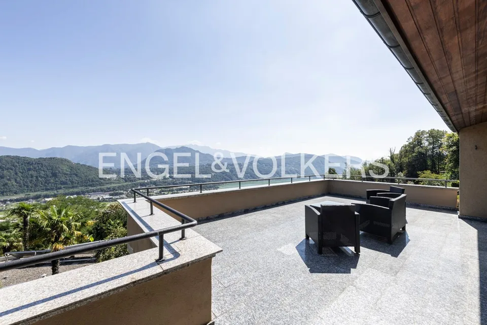 Einladende Villa mit großem Garten und Seeblick – Foto 7 von 13