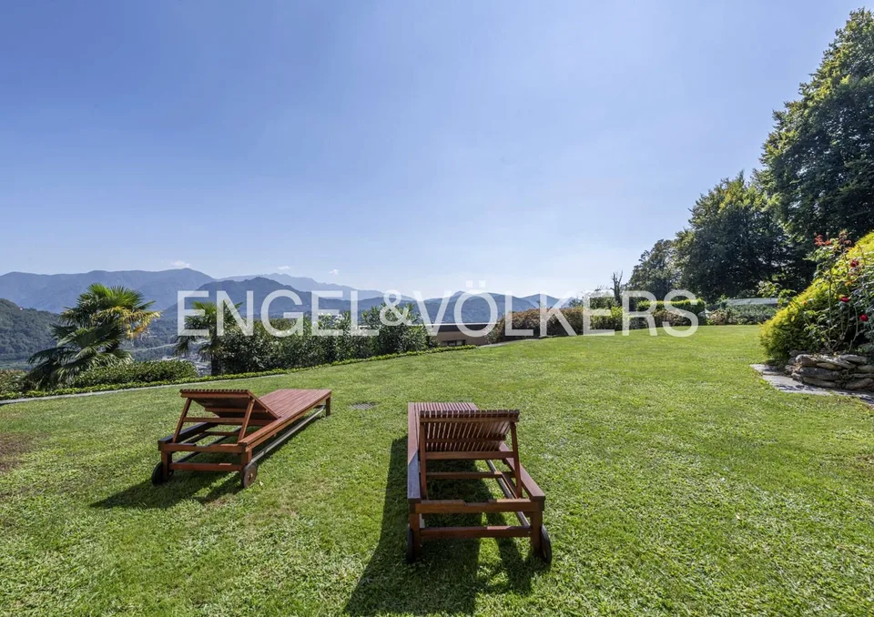 Einladende Villa mit großem Garten und Seeblick – Foto 13 von 13