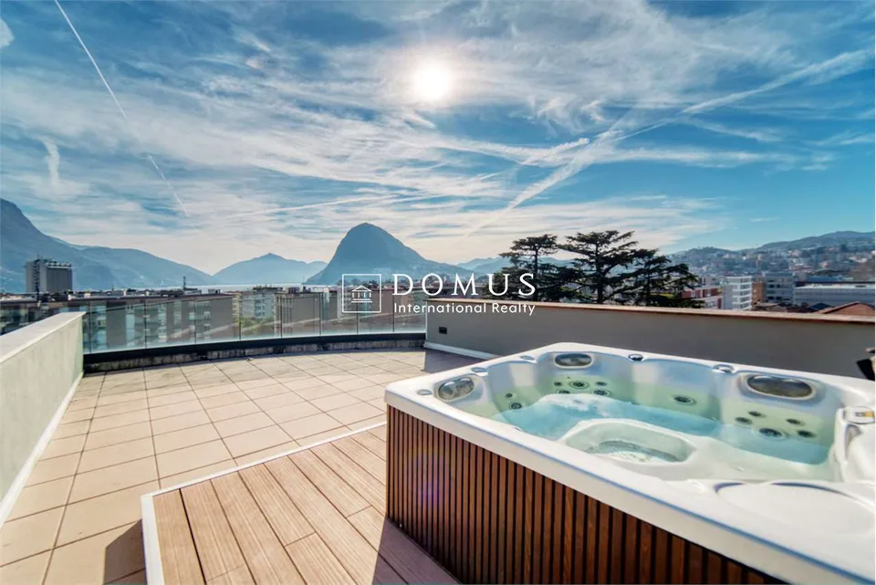 Esclusivo attico con terrazza e piscina sul tetto