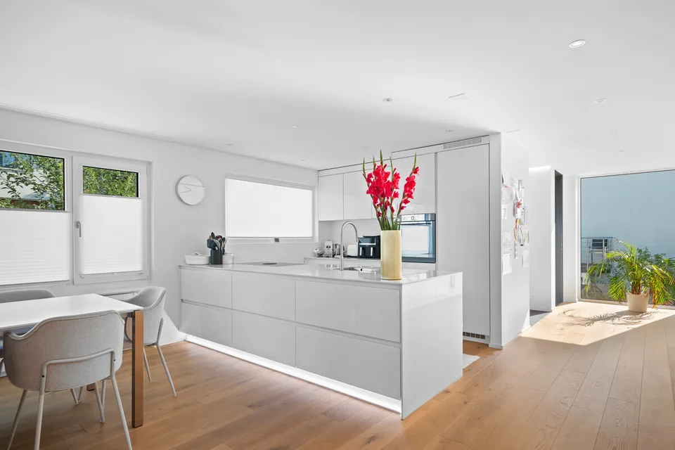 Modernes Einfamilienhaus mit Gartenparadies